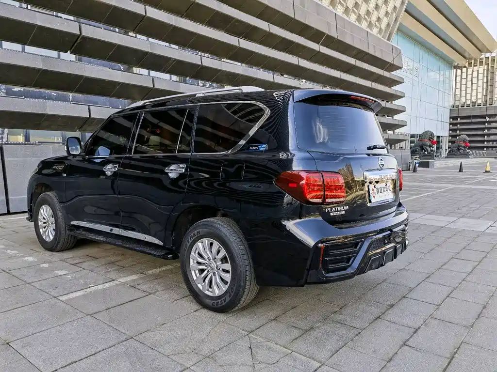 Nissan Patrol 2014 5.6L LE