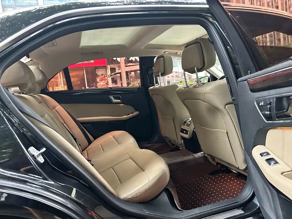 Mercedes-Benz E-Class — миниатюра 15