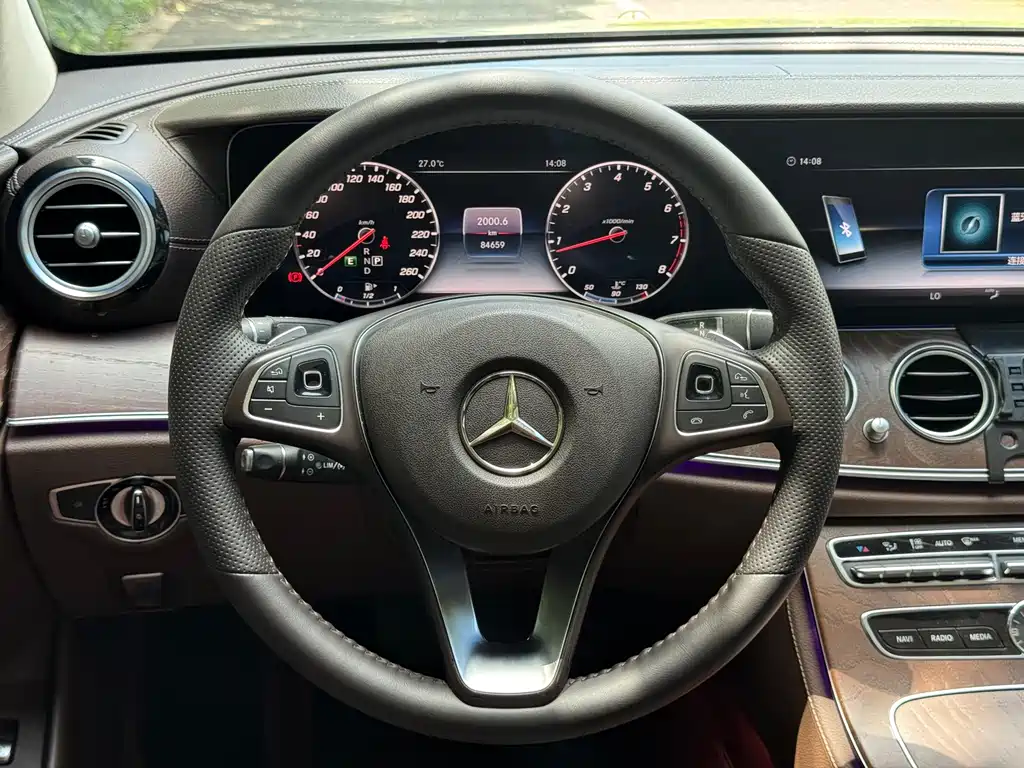 Mercedes-Benz E-Class — миниатюра 9