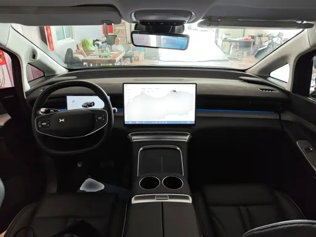 XPeng X9 — миниатюра 10