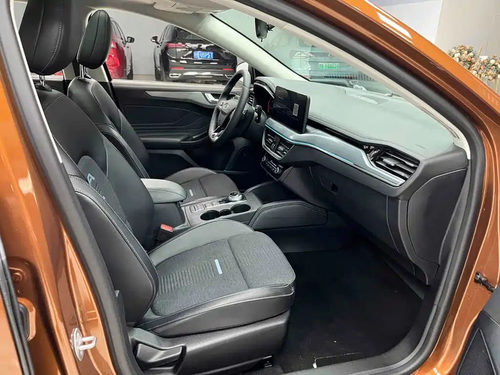 Ford Focus Active — миниатюра 13
