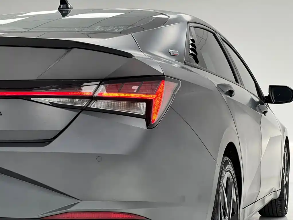 Hyundai Elantra — миниатюра 13