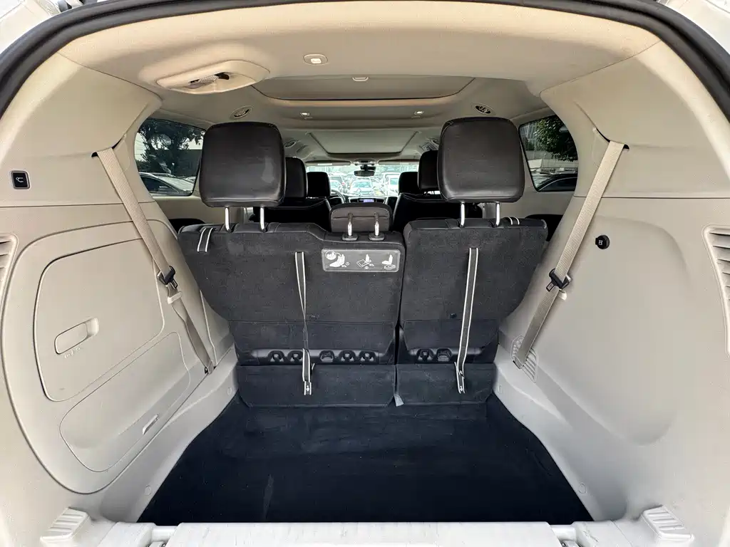 Chrysler Grand Voyager PHEV (Import) — миниатюра 9