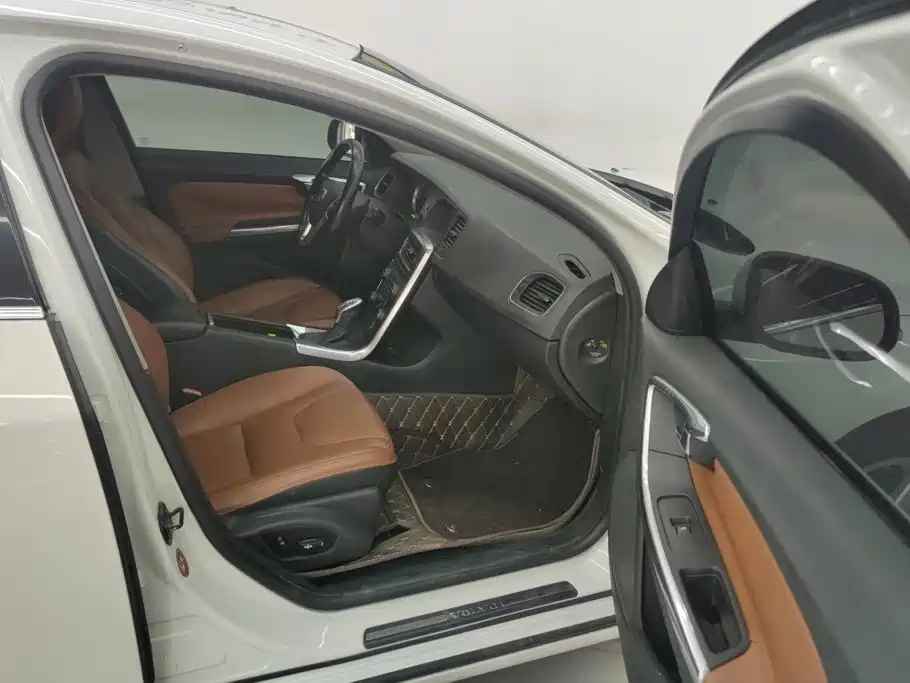 Volvo S60 (Import) — миниатюра 8