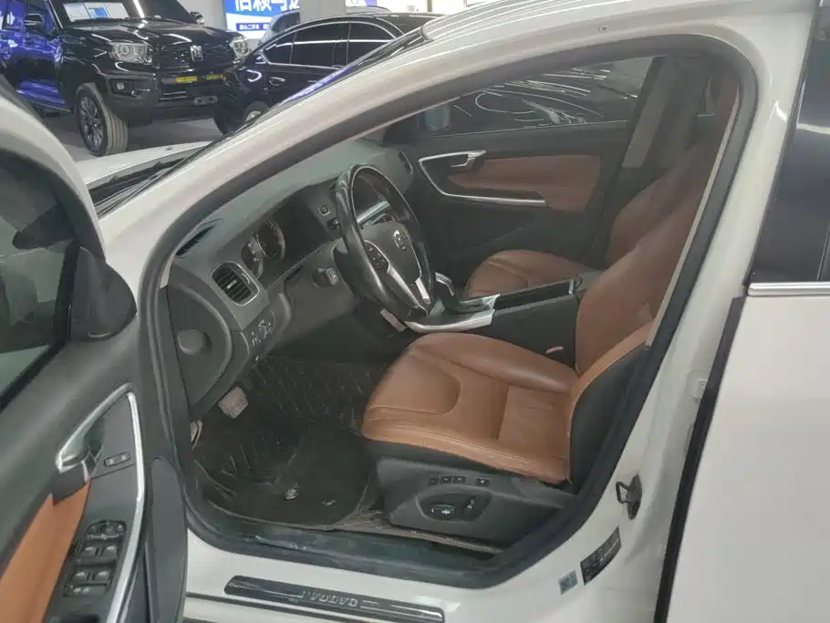 Volvo S60 (Import) — миниатюра 9