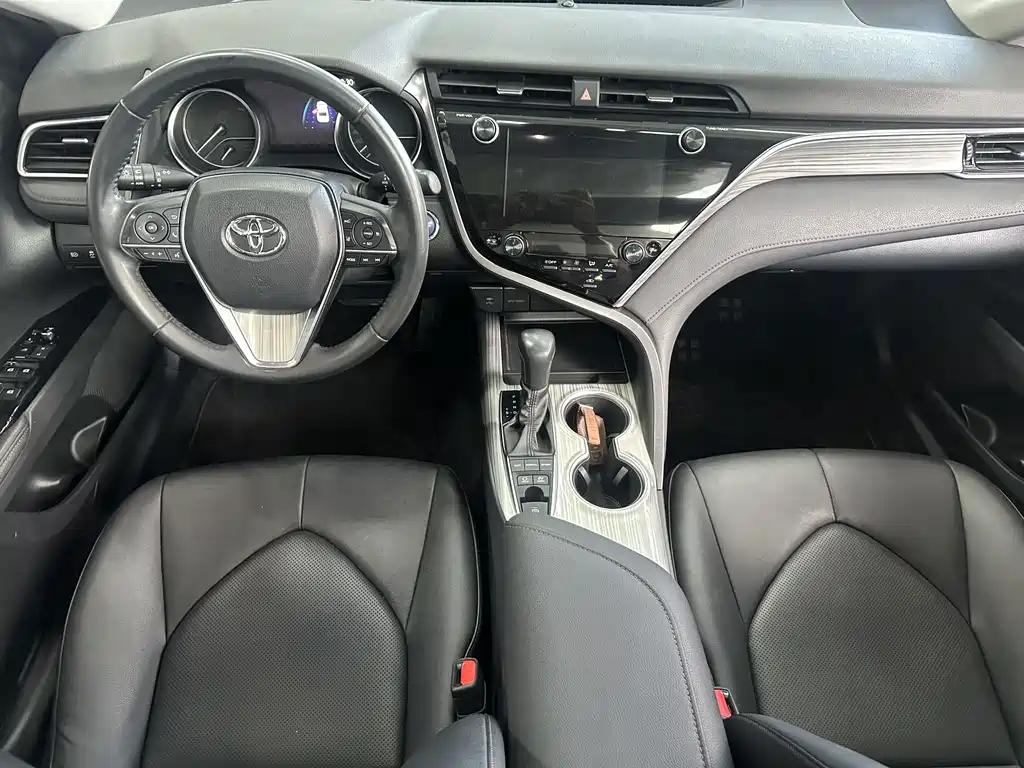 Toyota Camry — миниатюра 9