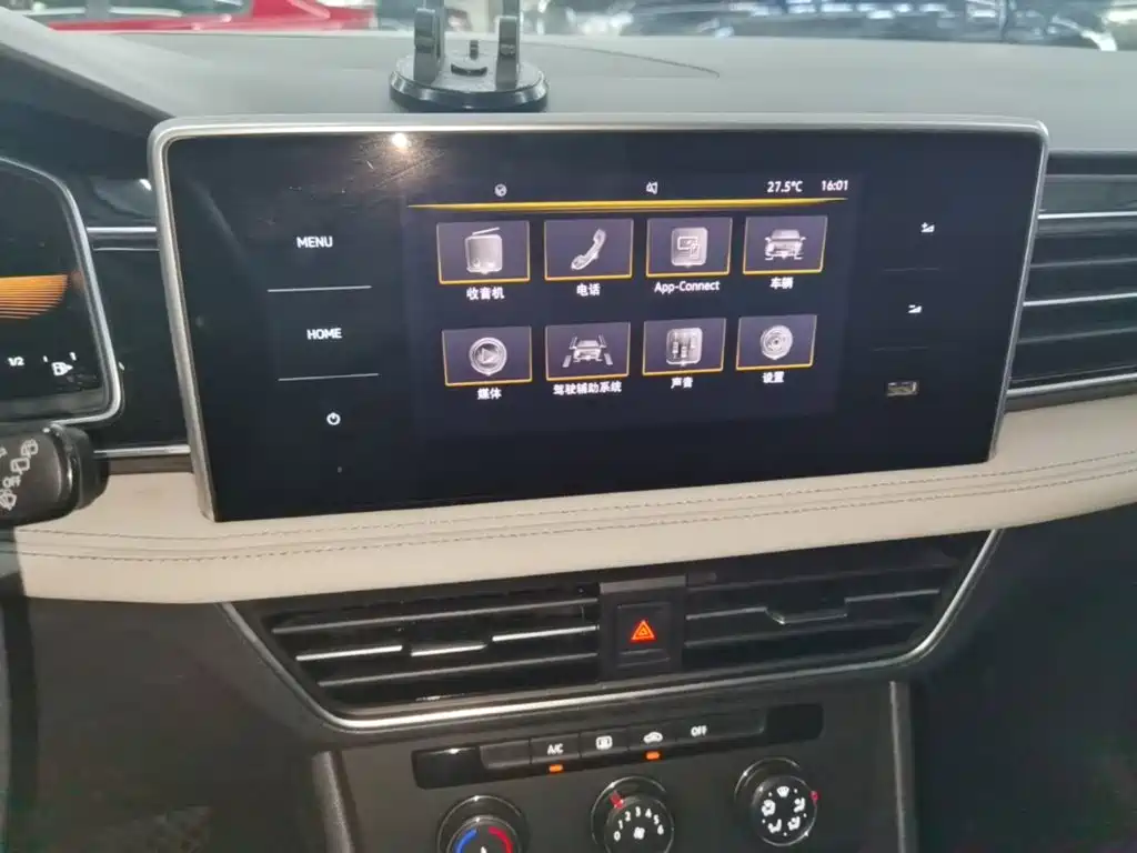 Volkswagen Tiguan L — миниатюра 13