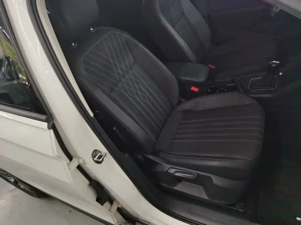 Volkswagen Tiguan L — миниатюра 25