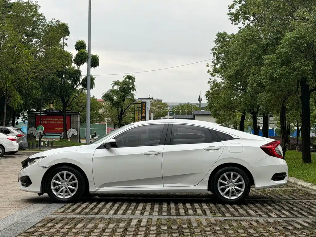 Honda Civic — миниатюра 4