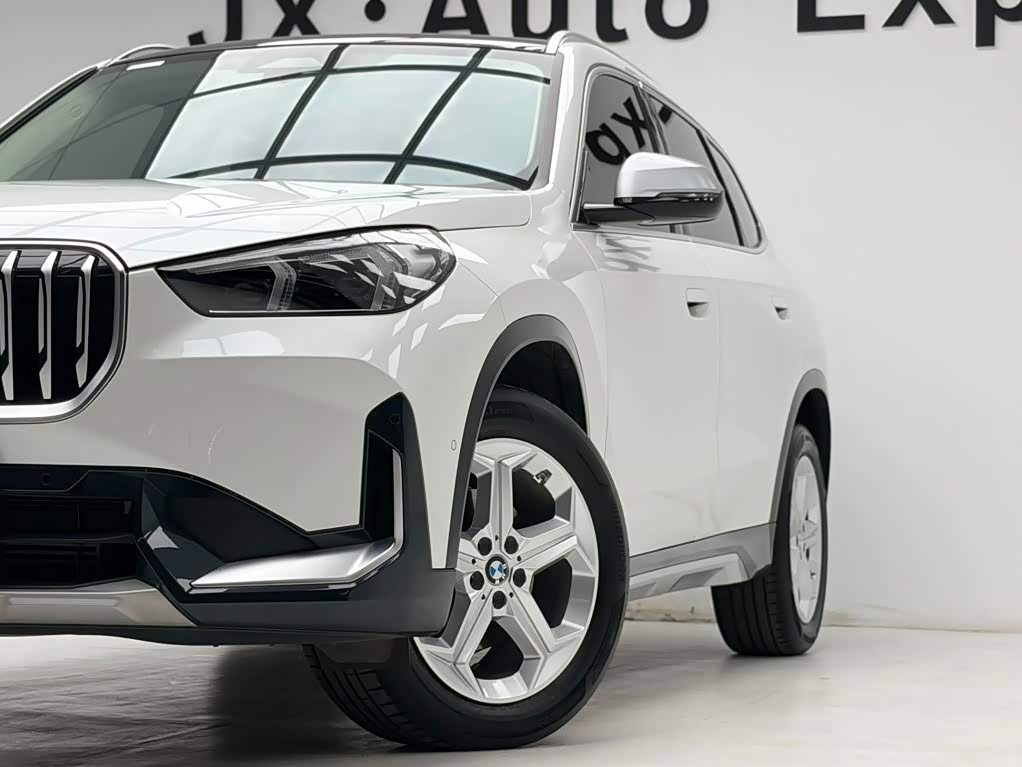BMW X1 1.5 л 2023 г. Белый, пробег 15000 км