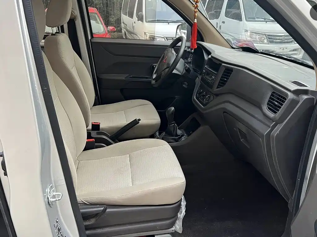 Wuling Hongguang V — миниатюра 9