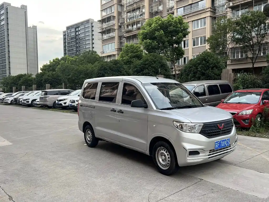Wuling Hongguang V — миниатюра 2