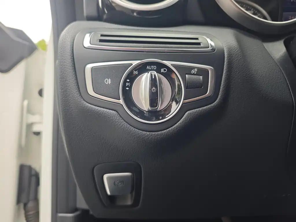 Mercedes-Benz C-Class (Import) — миниатюра 12