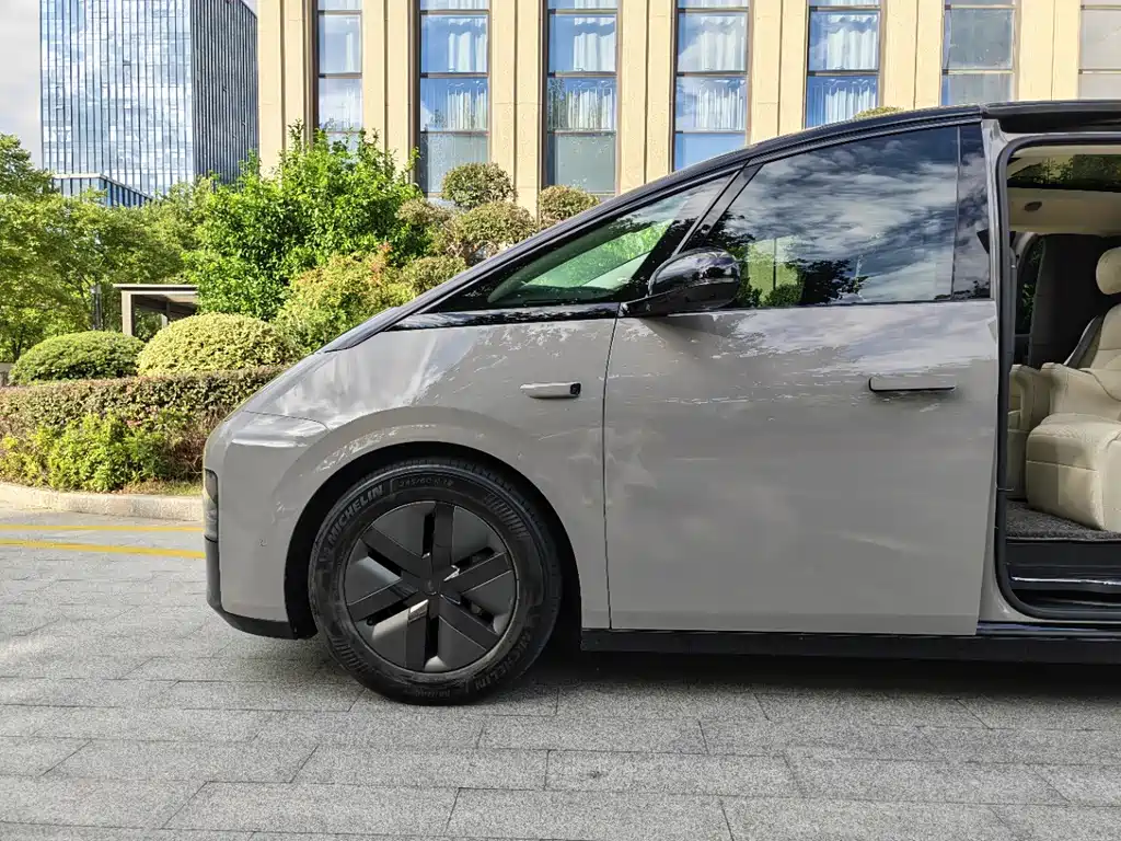 Li Auto Li MEGA — миниатюра 8
