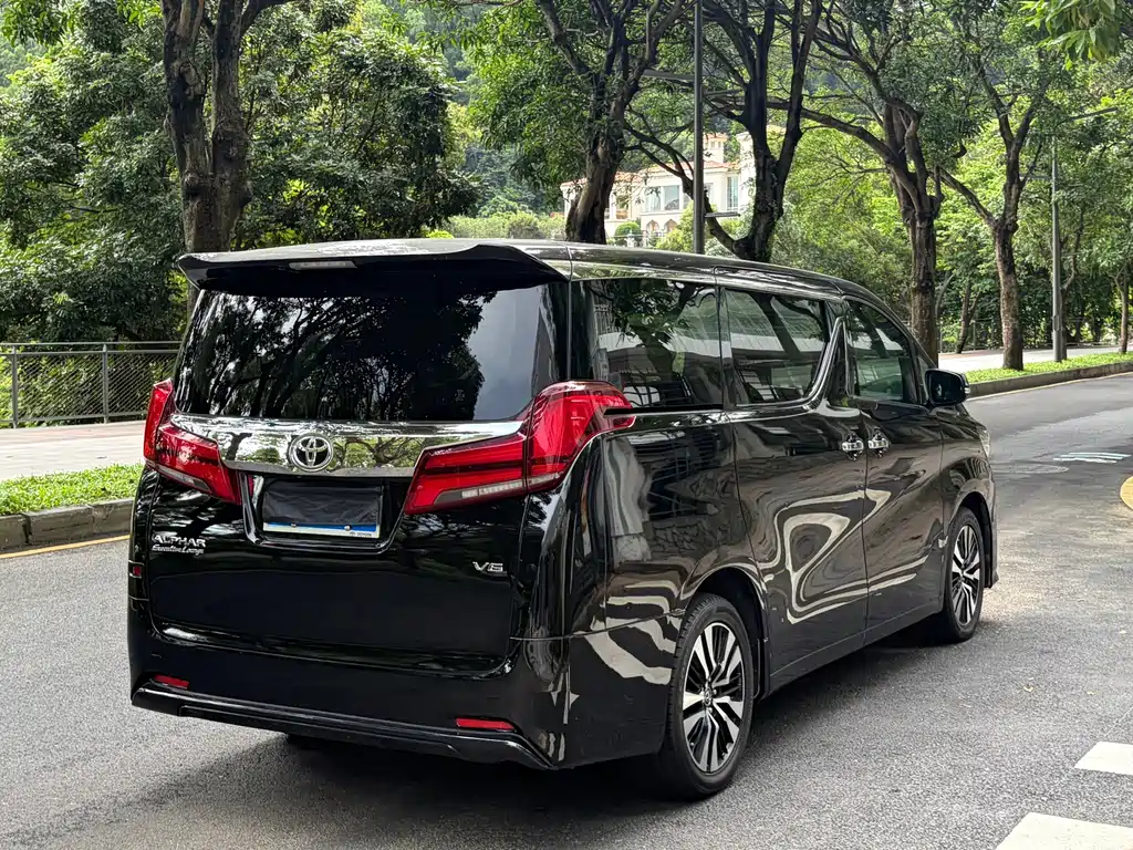 Toyota Alphard — миниатюра 19