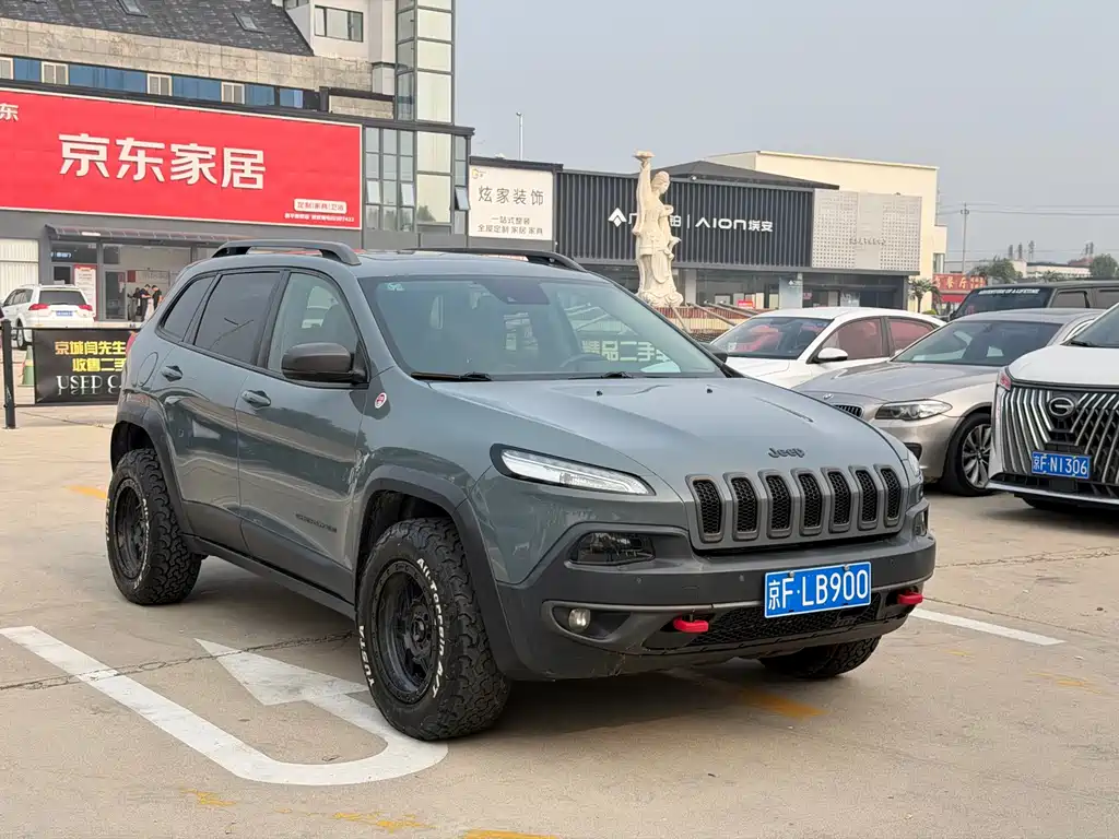 Jeep Cherokee (Import) — миниатюра 3