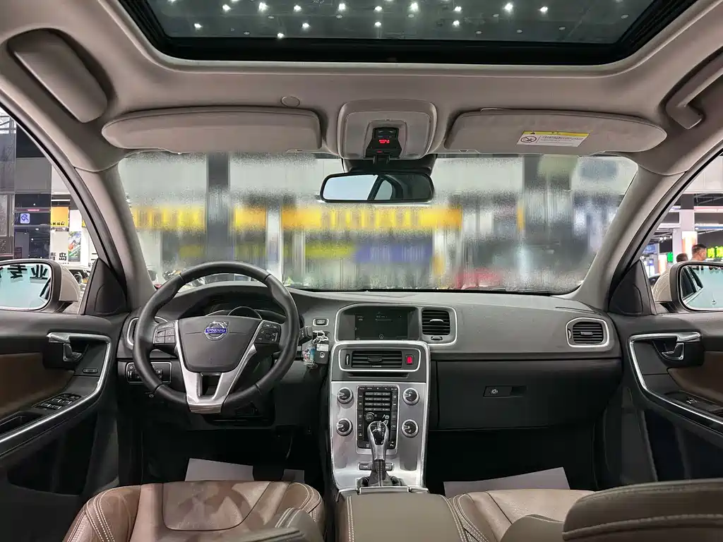 Volvo S60 PHEV — миниатюра 7
