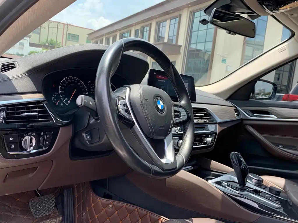 BMW 5 Series — миниатюра 18