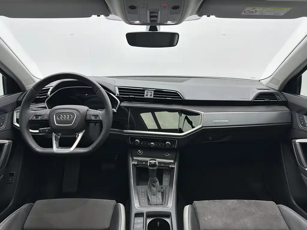 Audi Q3 2023 35 TFSI Fashion (1.4T)