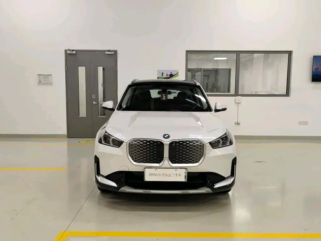 BMW iX1 2025 eDrive25L X