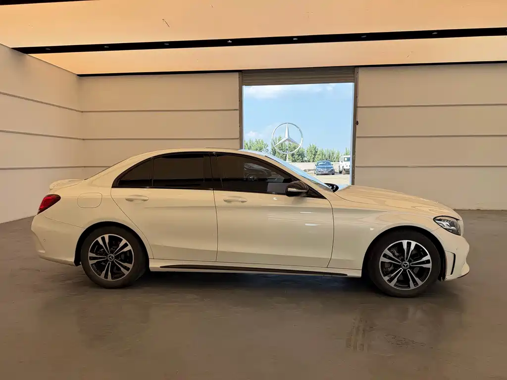 Mercedes-Benz C-Class — миниатюра 4