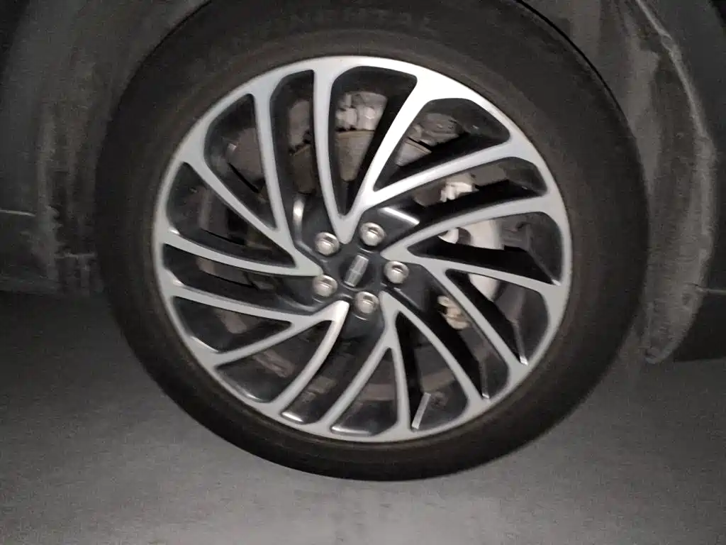 Lincoln Nautilus (Import) — миниатюра 26