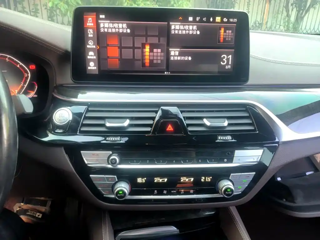 BMW 5 Series — миниатюра 13