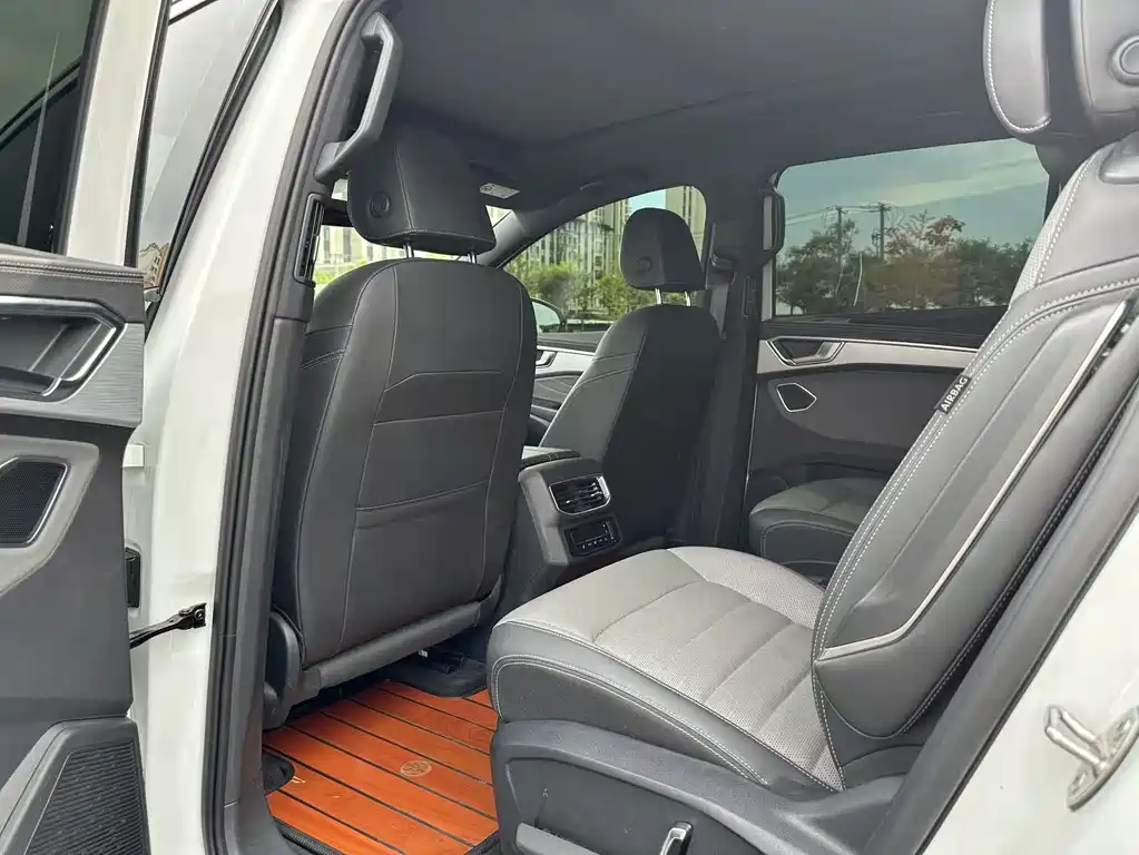 Volkswagen Viloran 2022 380TSI R-Line 6 мест