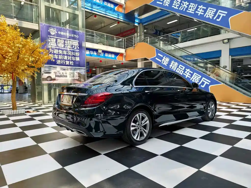 Mercedes-Benz C-Class — миниатюра 6