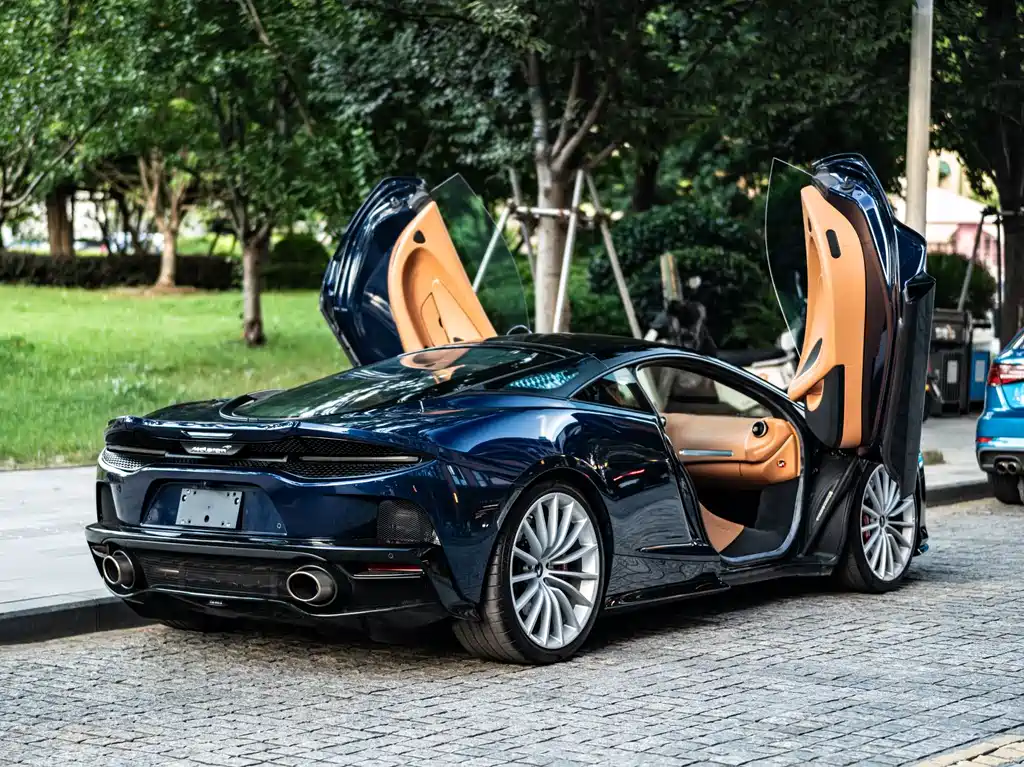 McLaren GT — миниатюра 7