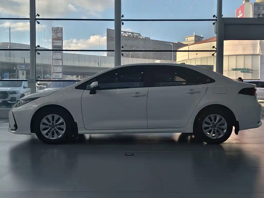 Toyota Corolla — миниатюра 5