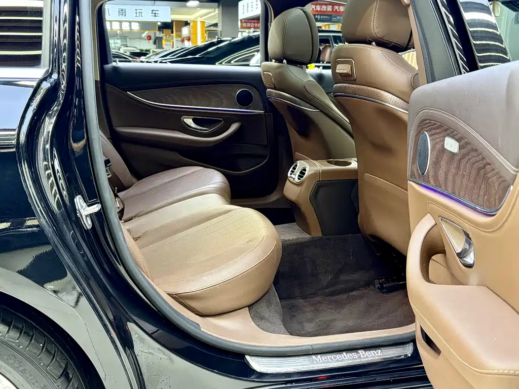 Mercedes-Benz E-Class — миниатюра 11