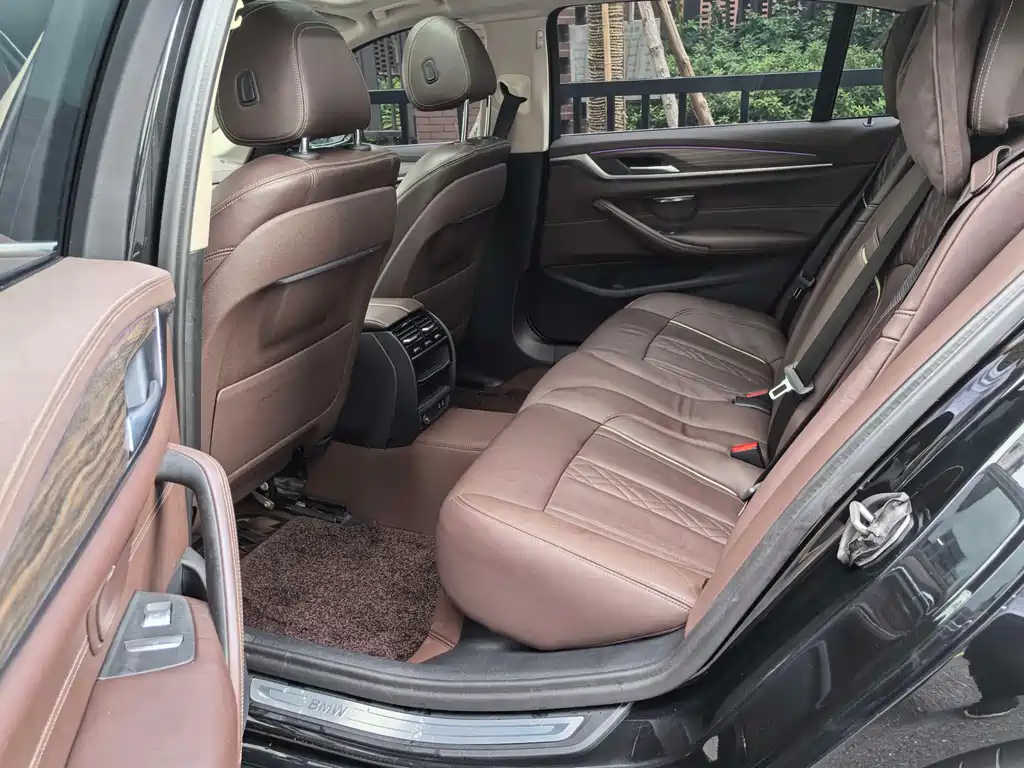 BMW 5 Series New Energy — миниатюра 9