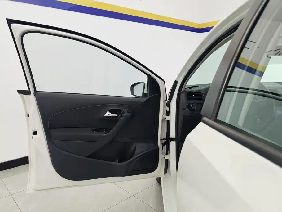 Volkswagen Polo — миниатюра 7