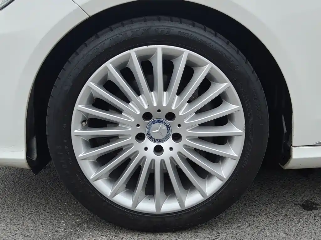 Mercedes-Benz E-Class — миниатюра 9