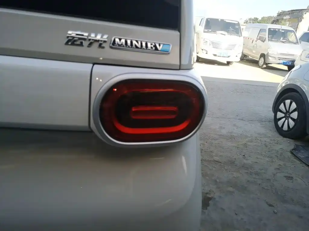 Wuling MINIEV — миниатюра 8