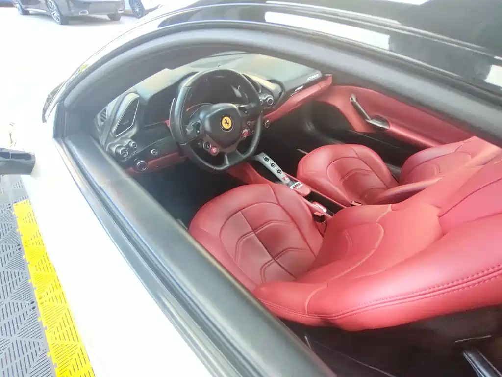Ferrari 488 — миниатюра 11