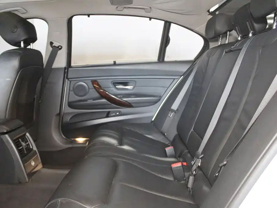 BMW 3 Series — миниатюра 8