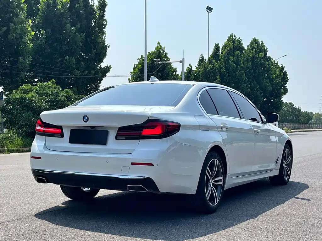 BMW 5 Series — миниатюра 16