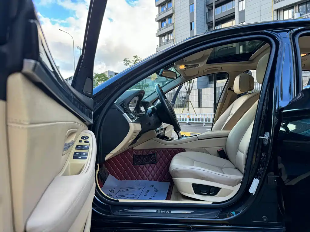 BMW 5 Series — миниатюра 10