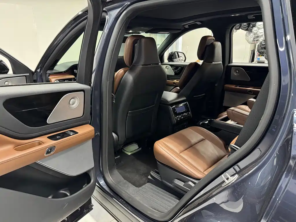 Lincoln Aviator — миниатюра 10