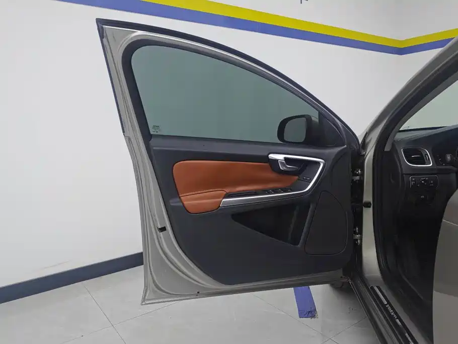 Volvo S60 — миниатюра 7
