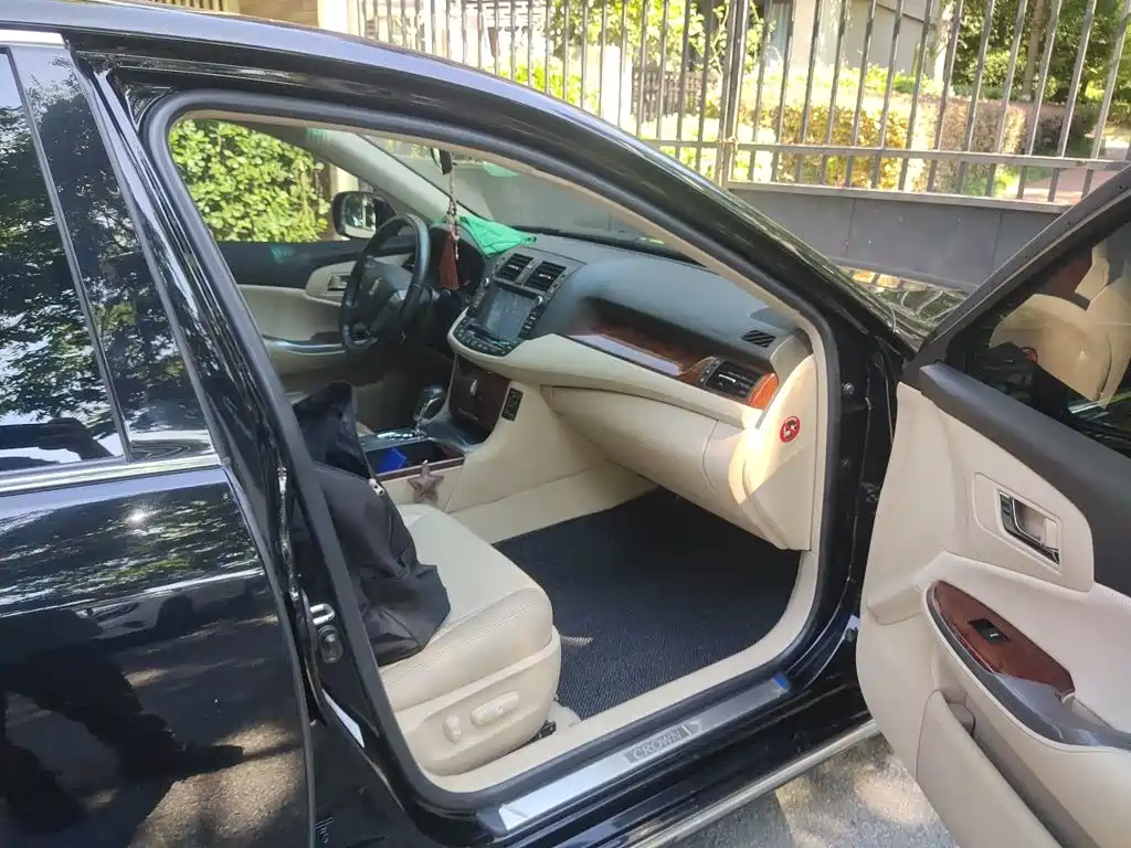 Toyota Crown — миниатюра 20
