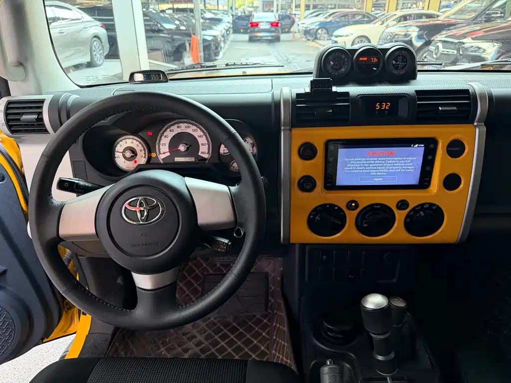 Toyota FJ Cruiser — миниатюра 11