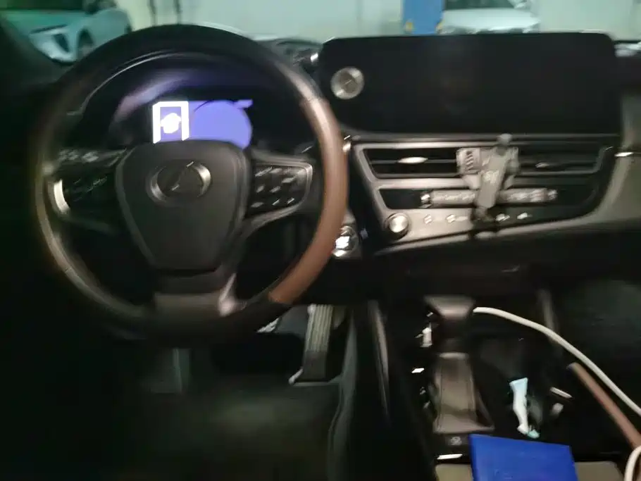 Lexus ES — миниатюра 12