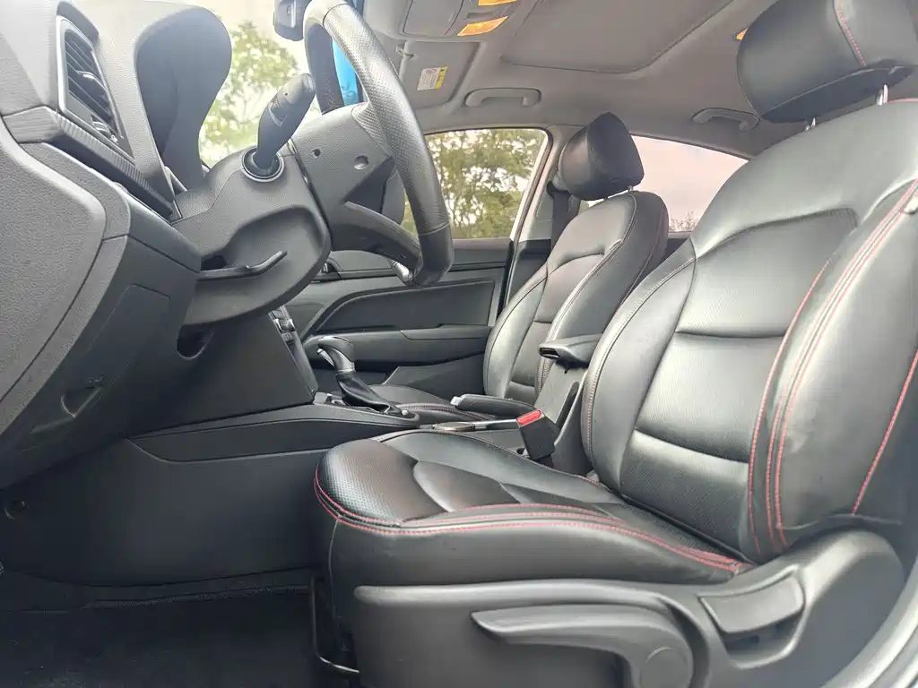 Hyundai Elantra — миниатюра 7