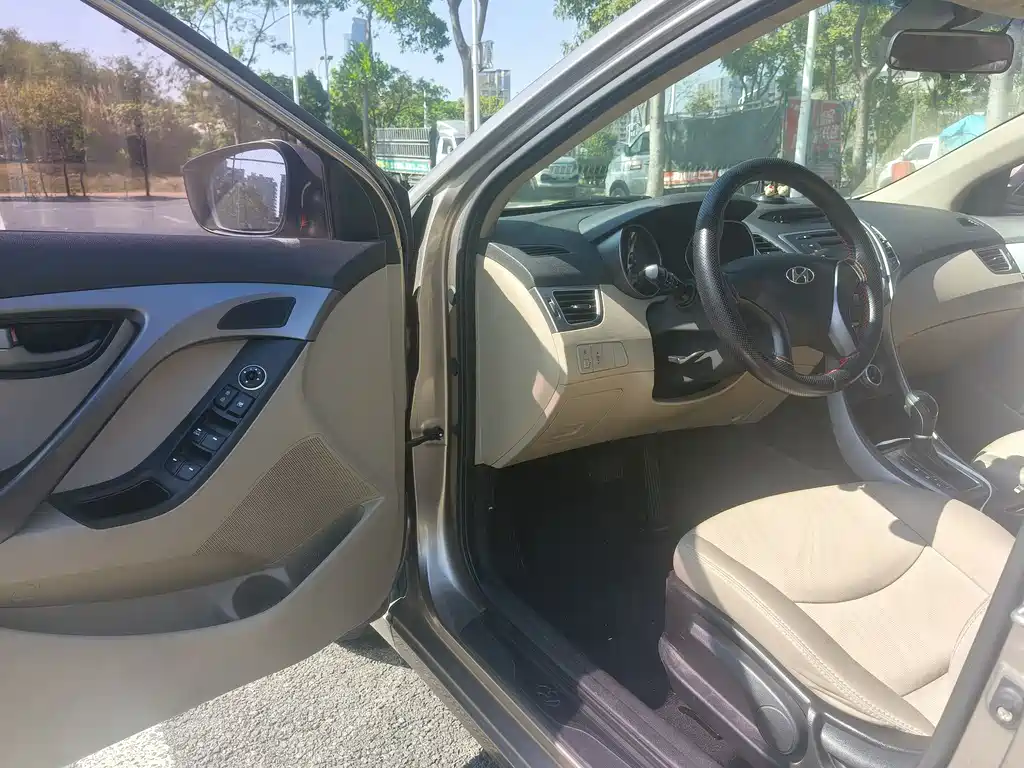 Hyundai Elantra 2016 1.6L AT