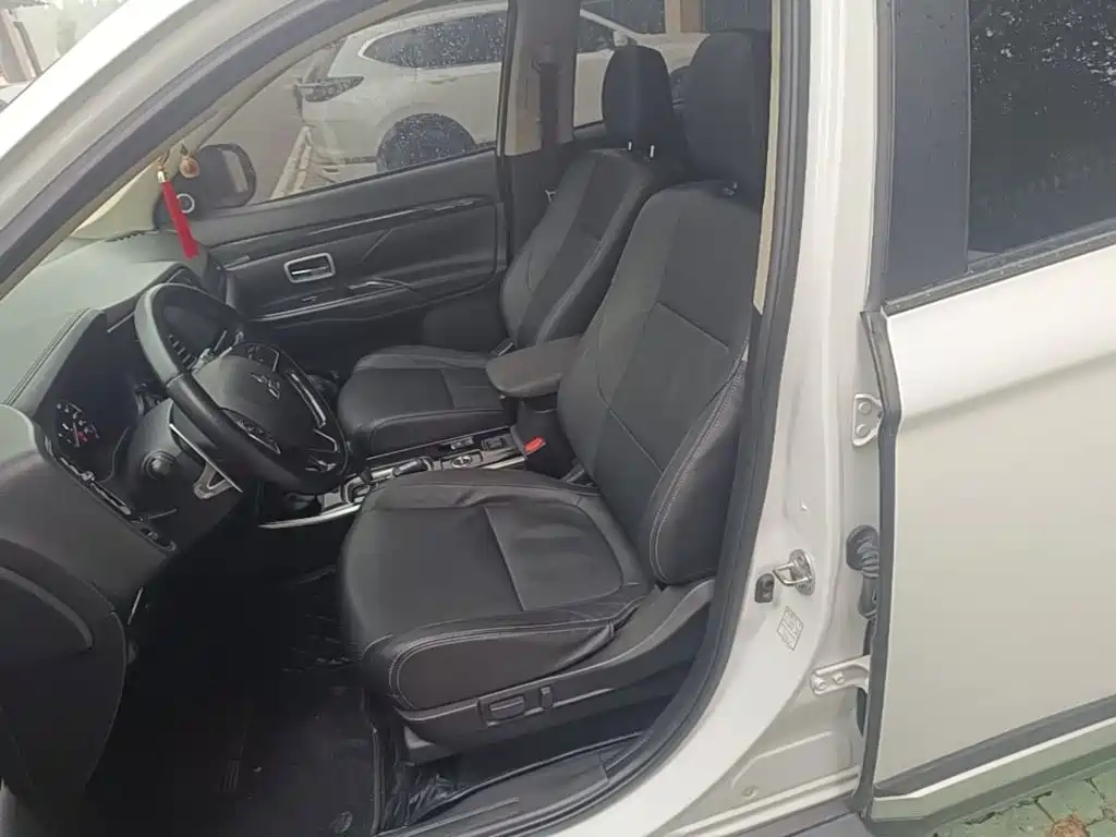 Mitsubishi Outlander — миниатюра 15