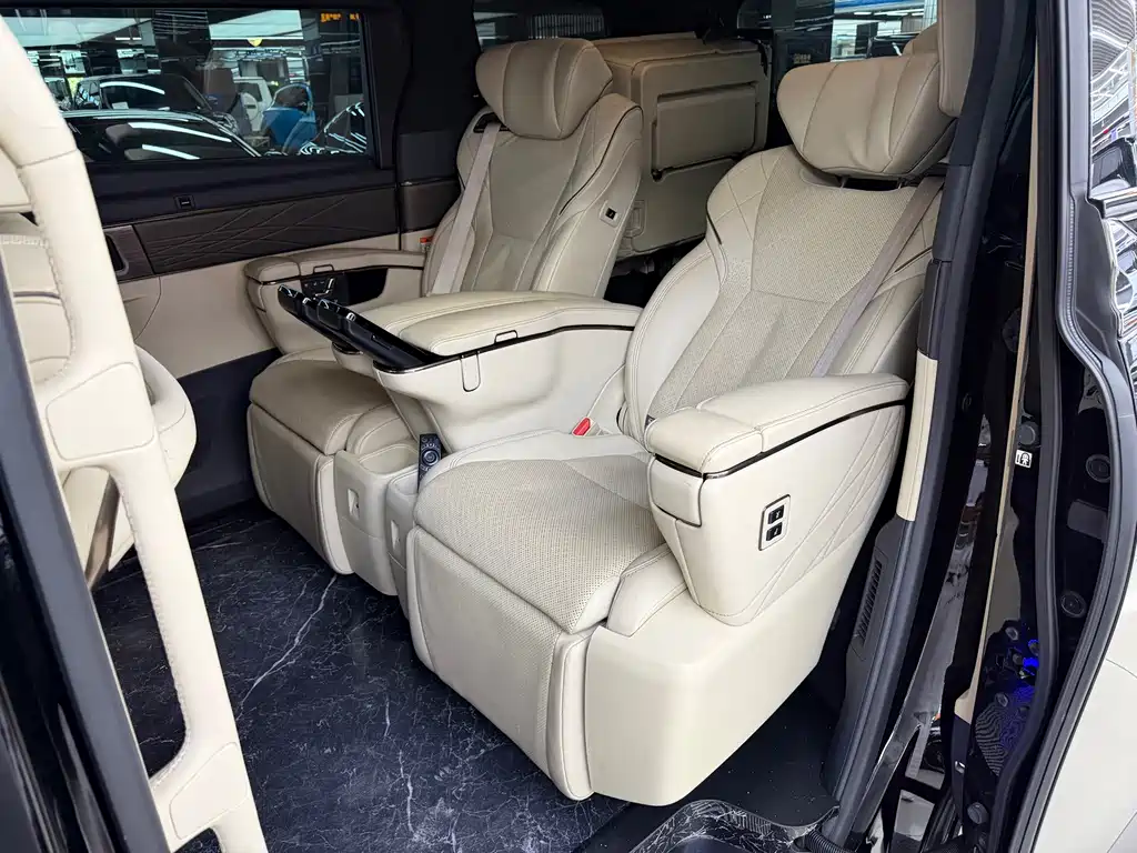 Toyota Alphard — миниатюра 13