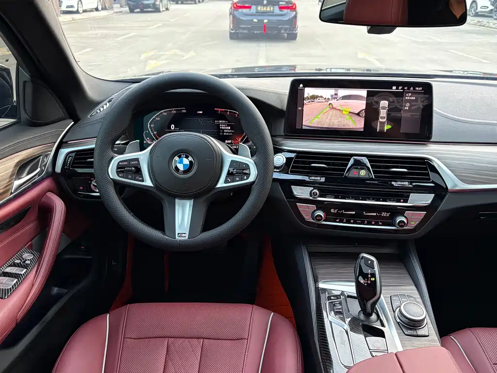 BMW 5 Series — миниатюра 9
